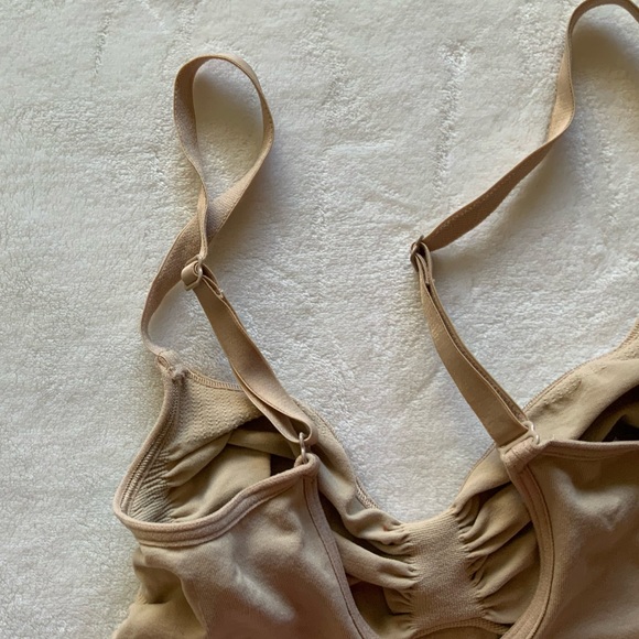 Skims Sculpting Bralette - Picture 5 of 8